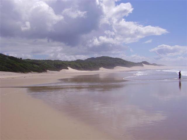 Breeze Inn Guesthouse Kiddʼs Beach Buitenkant foto