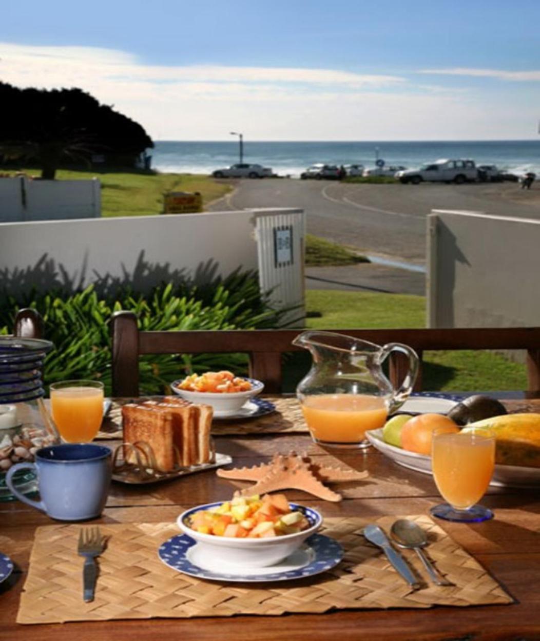 Breeze Inn Guesthouse Kiddʼs Beach Buitenkant foto