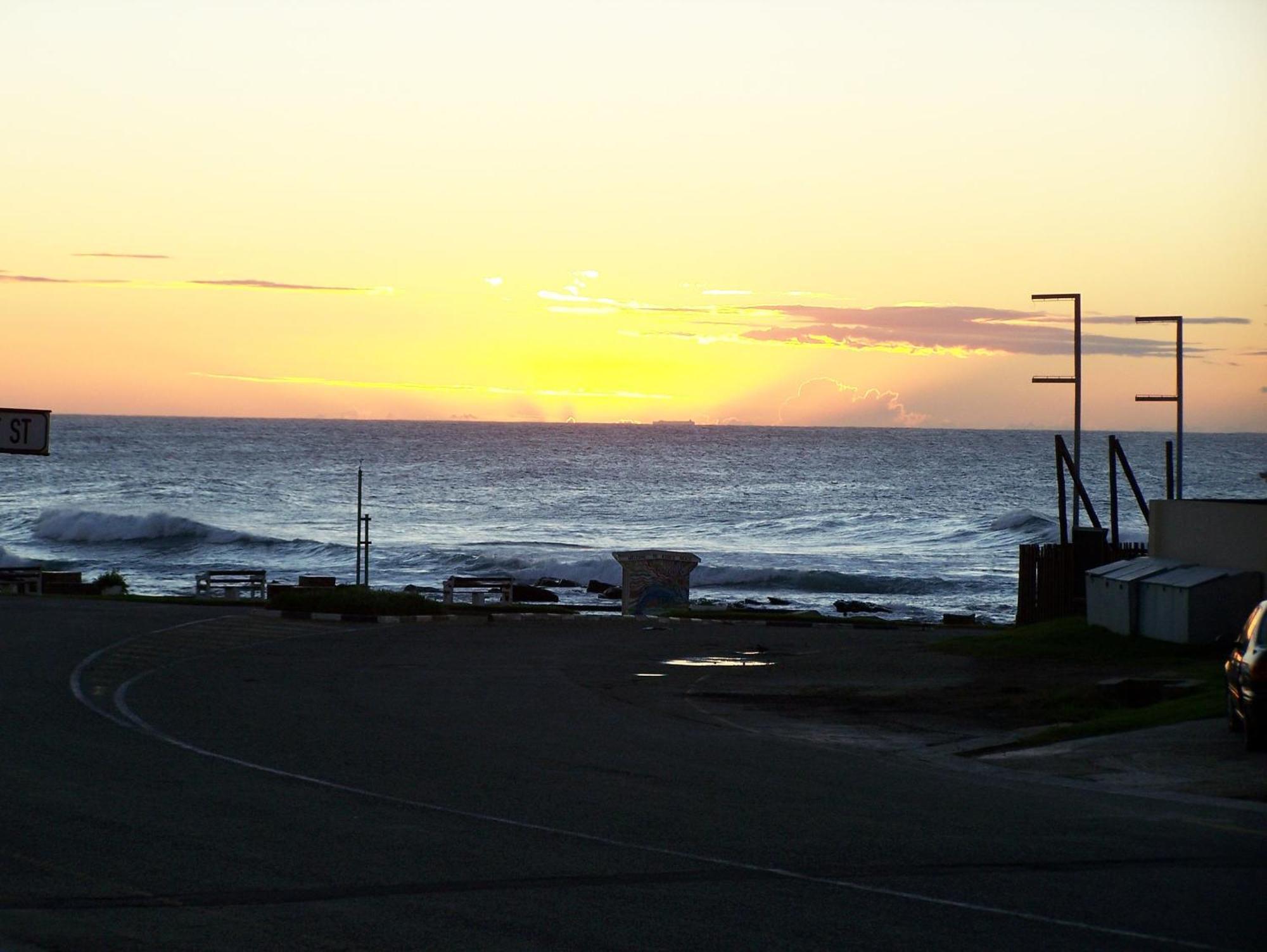 Breeze Inn Guesthouse Kiddʼs Beach Buitenkant foto