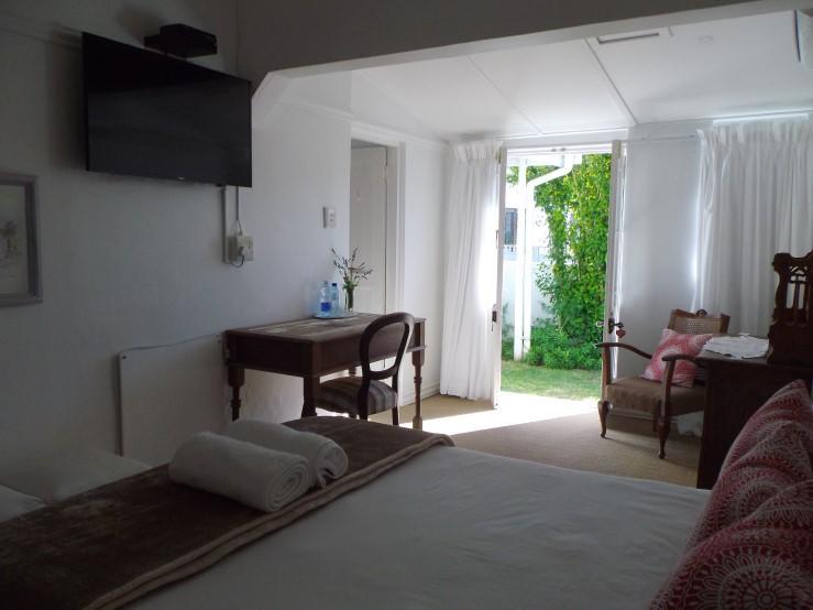 Breeze Inn Guesthouse Kiddʼs Beach Buitenkant foto