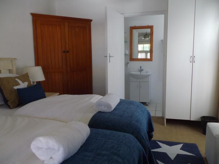 Breeze Inn Guesthouse Kiddʼs Beach Buitenkant foto