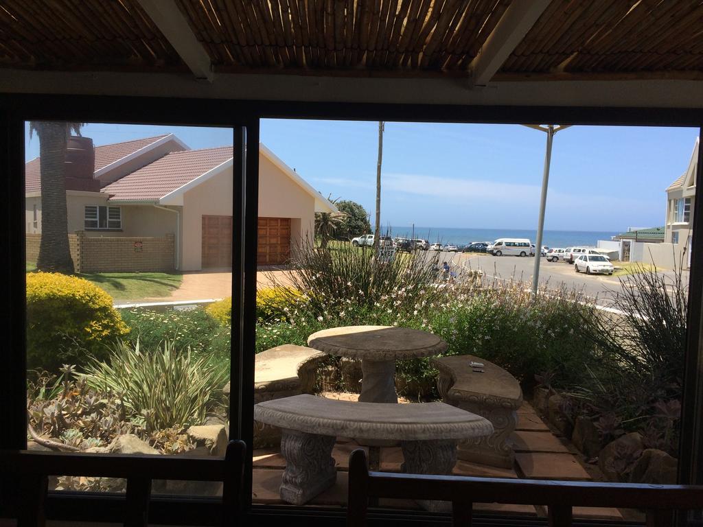 Breeze Inn Guesthouse Kiddʼs Beach Buitenkant foto