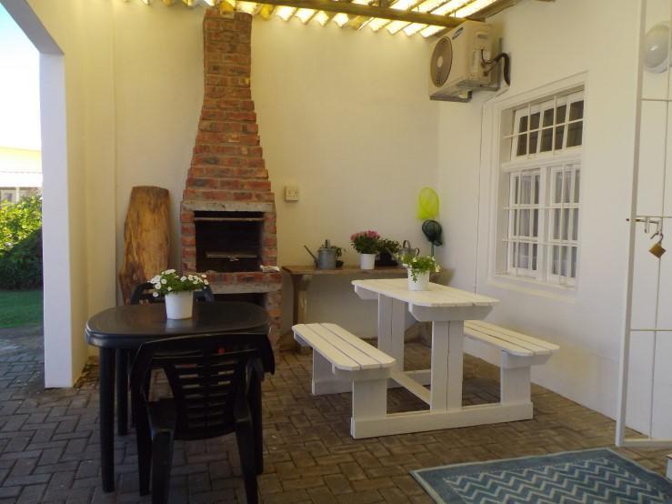 Breeze Inn Guesthouse Kiddʼs Beach Buitenkant foto