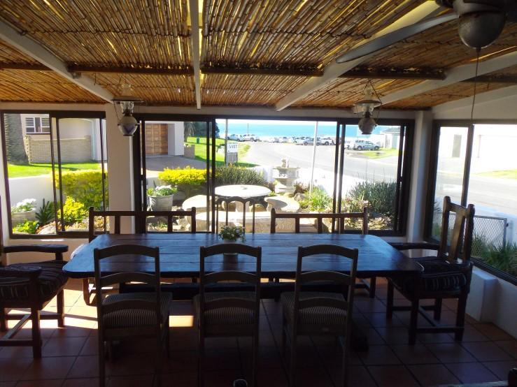Breeze Inn Guesthouse Kiddʼs Beach Buitenkant foto